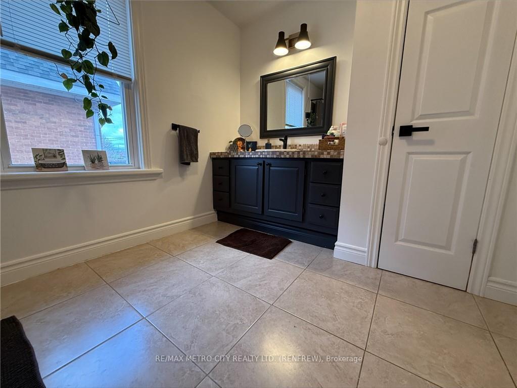 Photo 20 of 193 Ross Street, Renfrew — HOMEH
