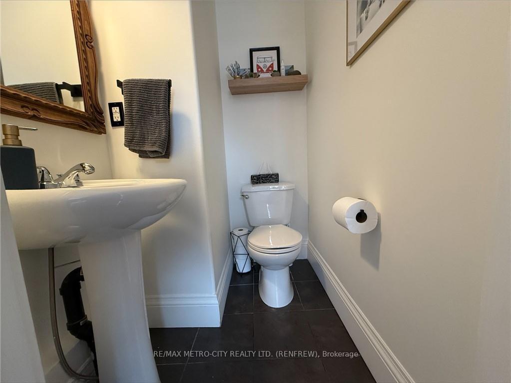 Photo 21 of 193 Ross Street, Renfrew — HOMEH