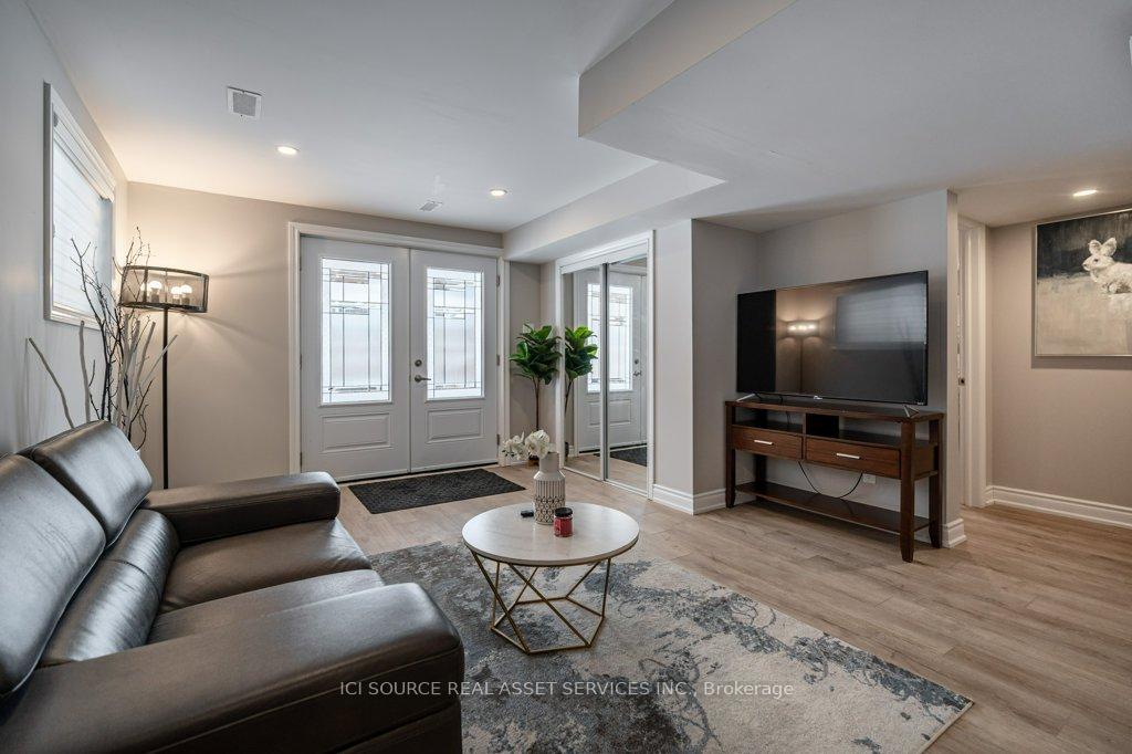 Front of Unit B, 505 Clayton Avenue