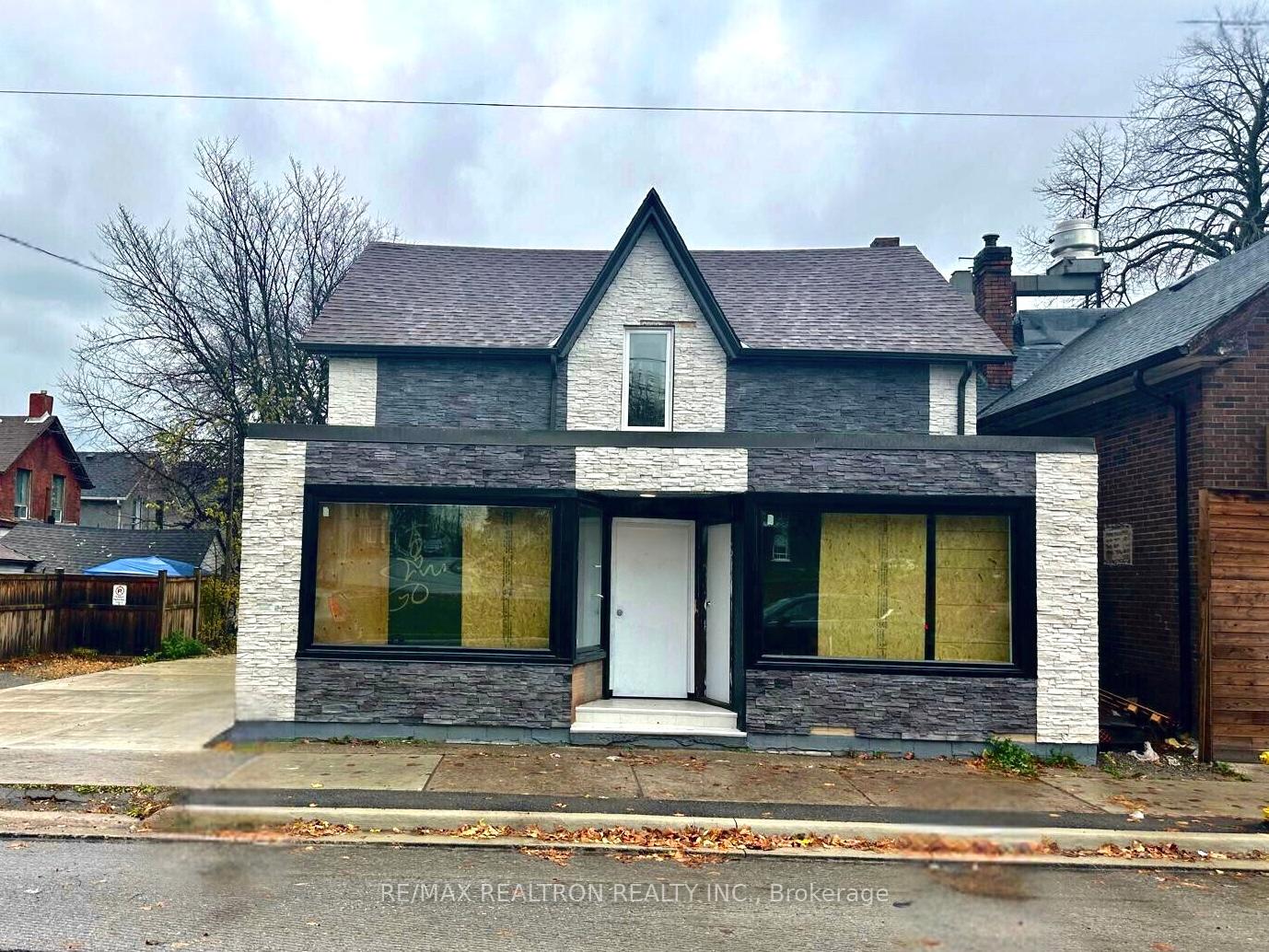 Front of Unit 2, 325 Simcoe Street E