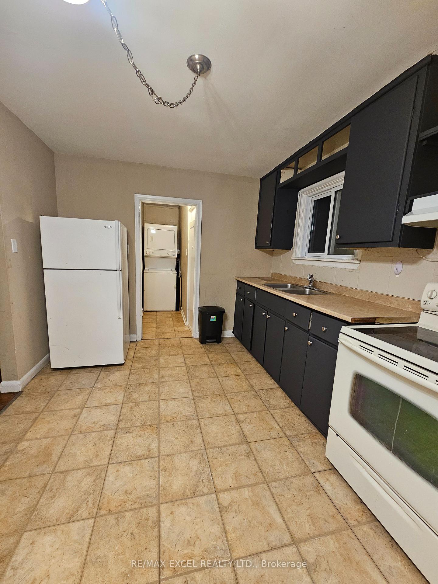 Photo 2 of 249 Penrose Avenue, Peterborough, Town Ward 3 — HOMEH