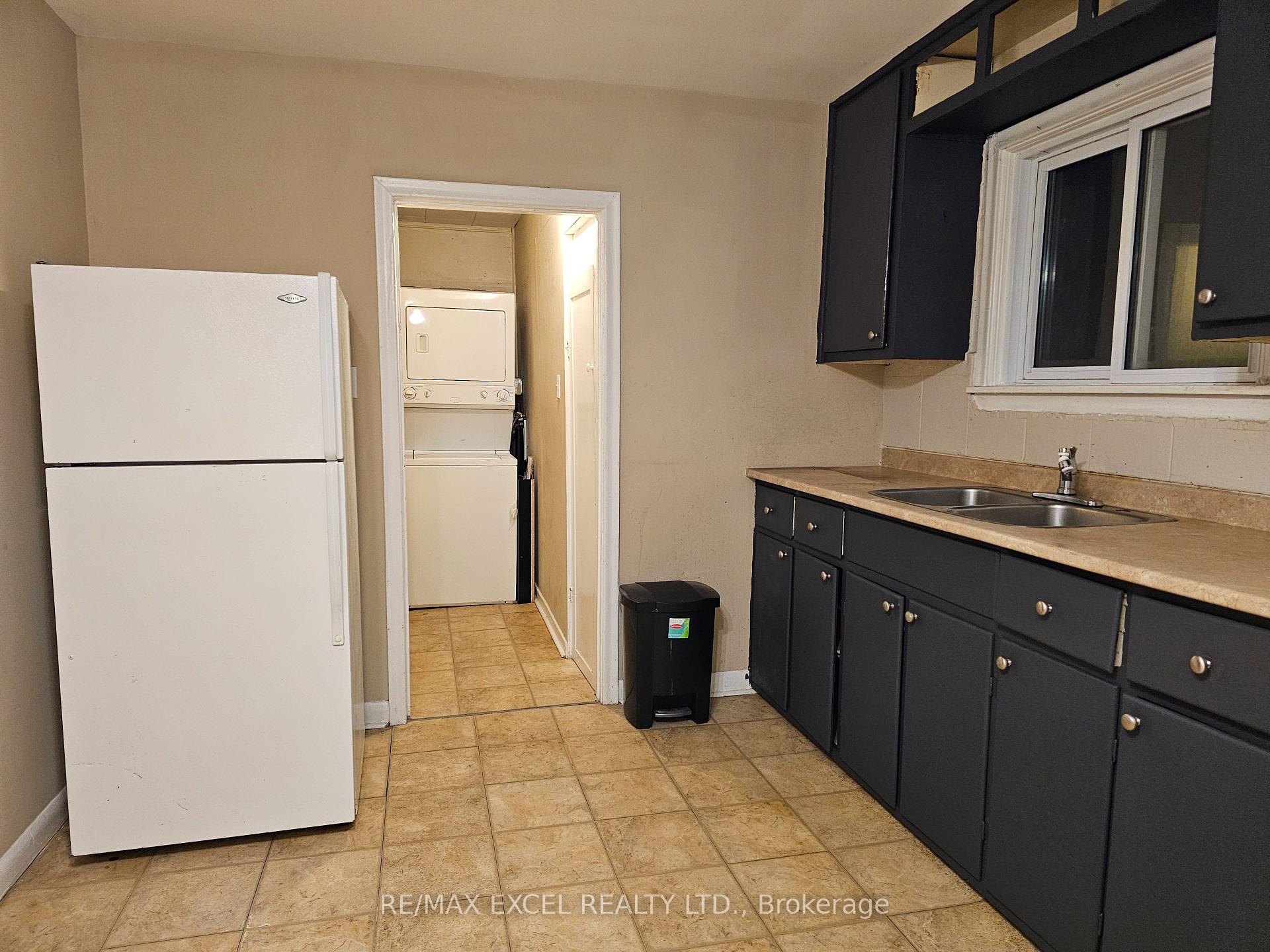 Photo 3 of 249 Penrose Avenue, Peterborough, Town Ward 3 — HOMEH