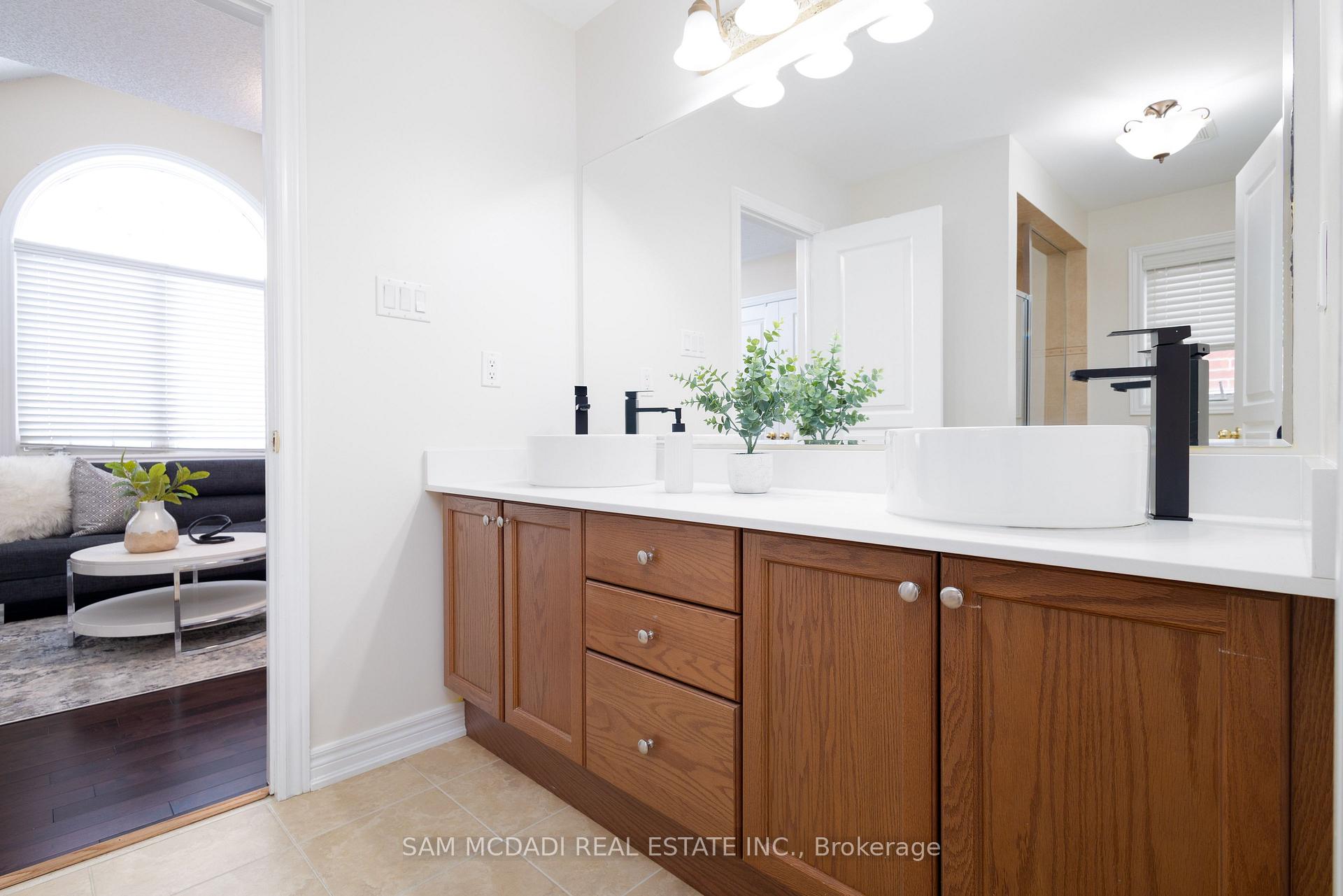 Photo 28 of 296 Wrigglesworth Crescent, Milton, Scott — HOMEH