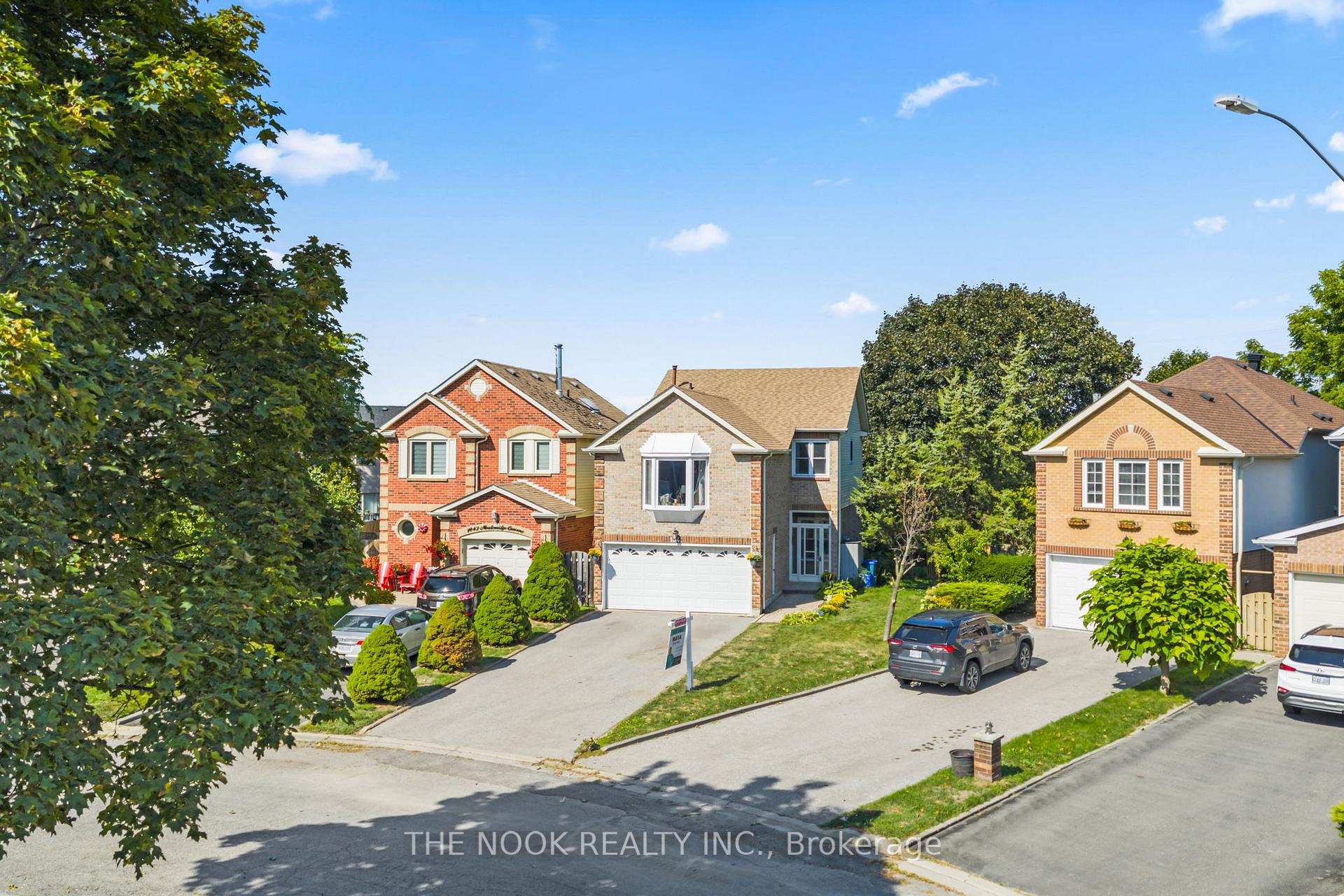 Front of 1041 Meadowridge Crescent