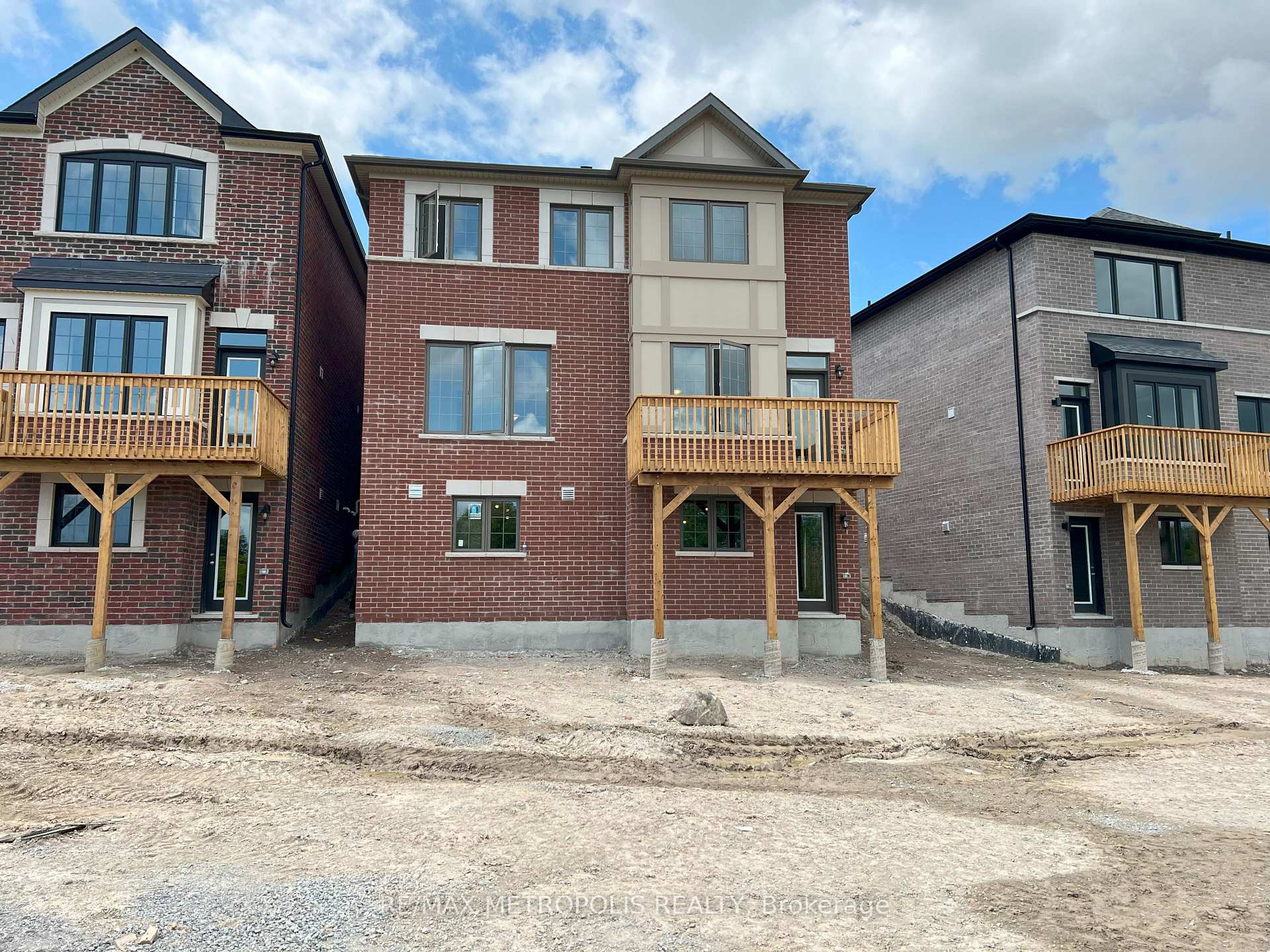 Photo 5 of Unit Main & Upper, 3271 Turnstone Boulevard, Pickering, Rural Pickering — HOMEH