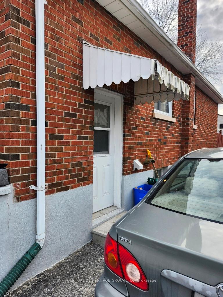 Photo 2 of 976 Glen Street E, Oshawa, Lakeview — HOMEH