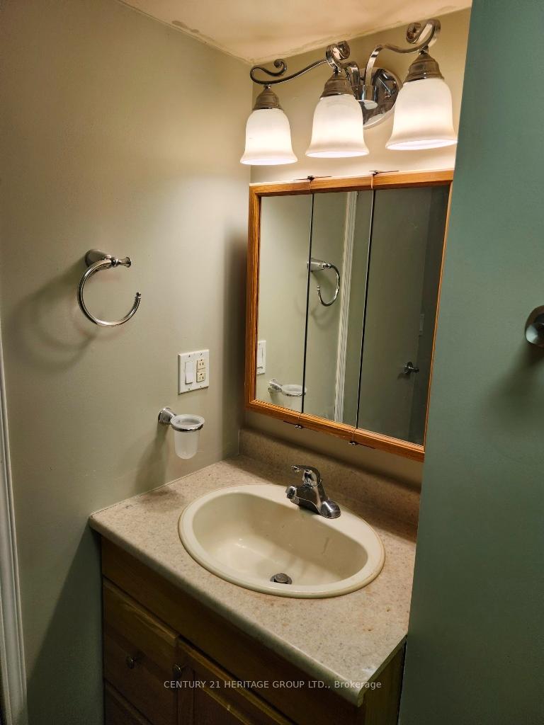 Photo 9 of 976 Glen Street E, Oshawa, Lakeview — HOMEH