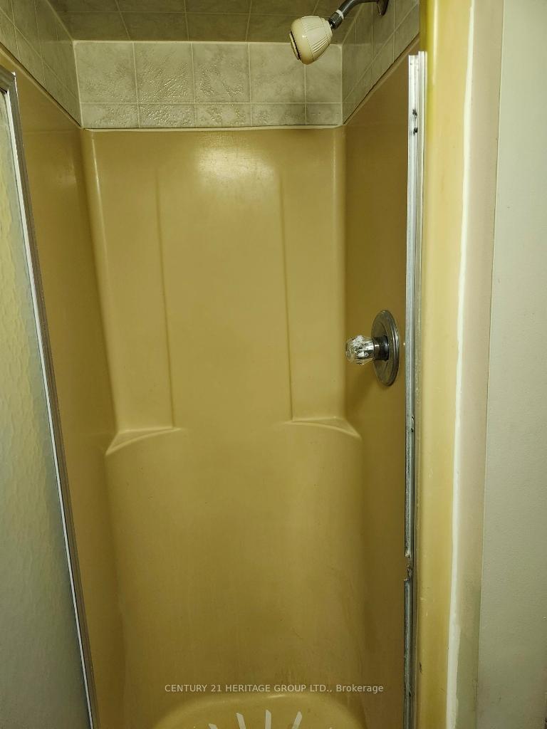 Photo 11 of 976 Glen Street E, Oshawa, Lakeview — HOMEH