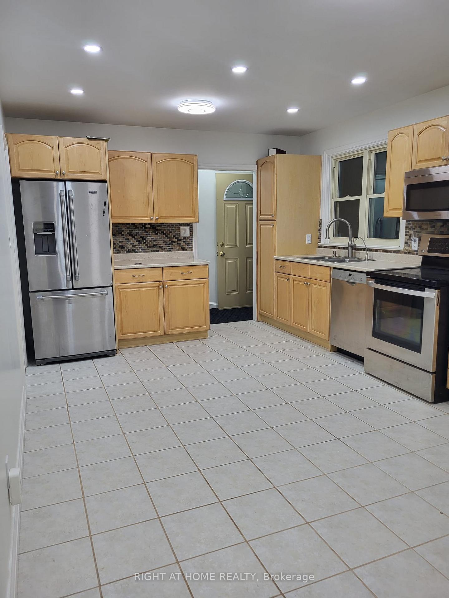 Photo 2 of 321 Cadillac Avenue S, Oshawa, Central — HOMEH