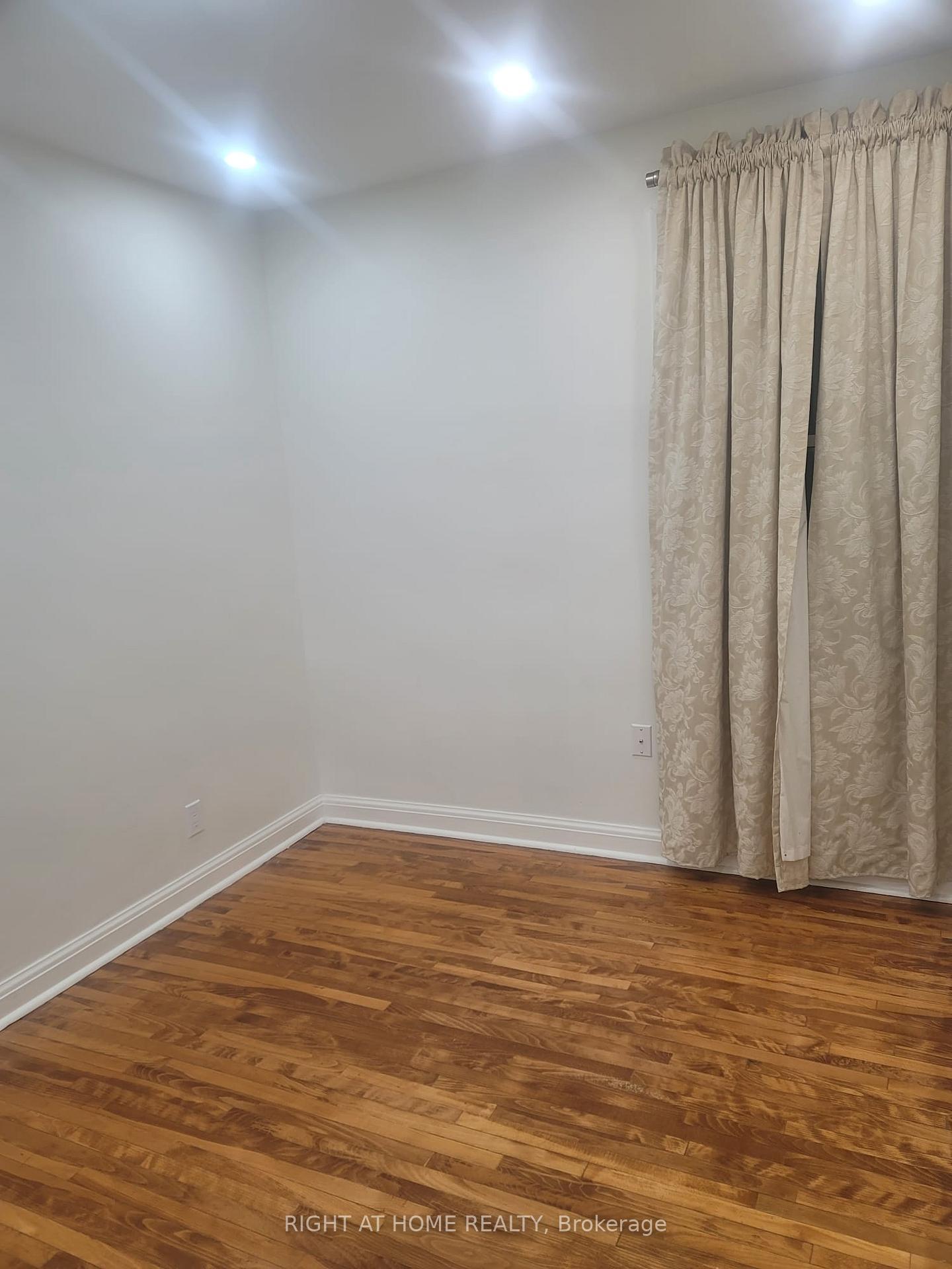 Photo 10 of 321 Cadillac Avenue S, Oshawa, Central — HOMEH