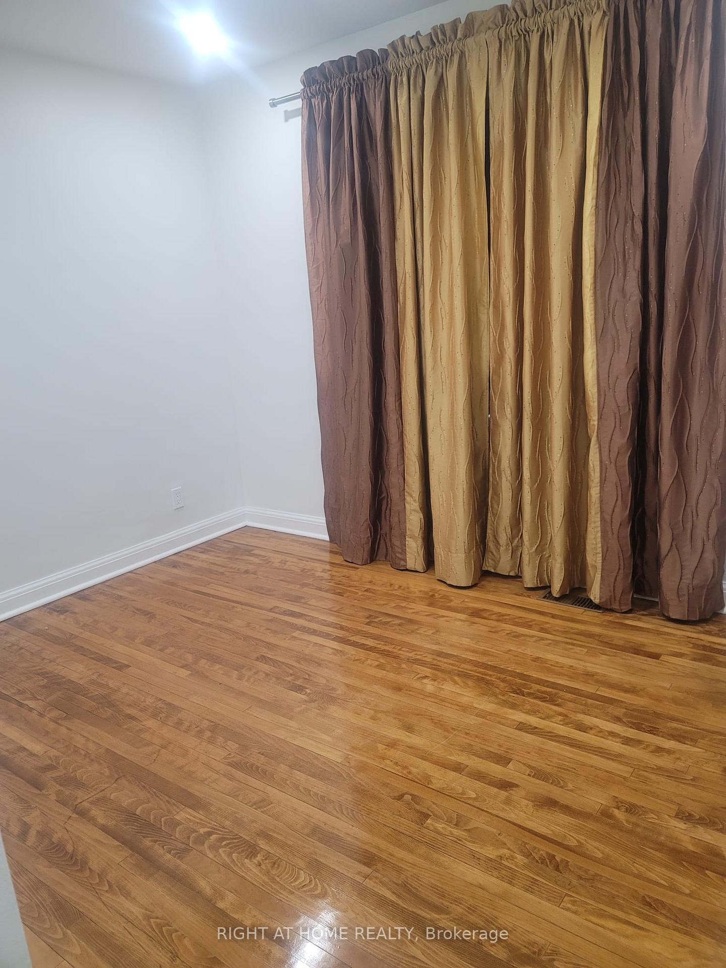 Photo 11 of 321 Cadillac Avenue S, Oshawa, Central — HOMEH