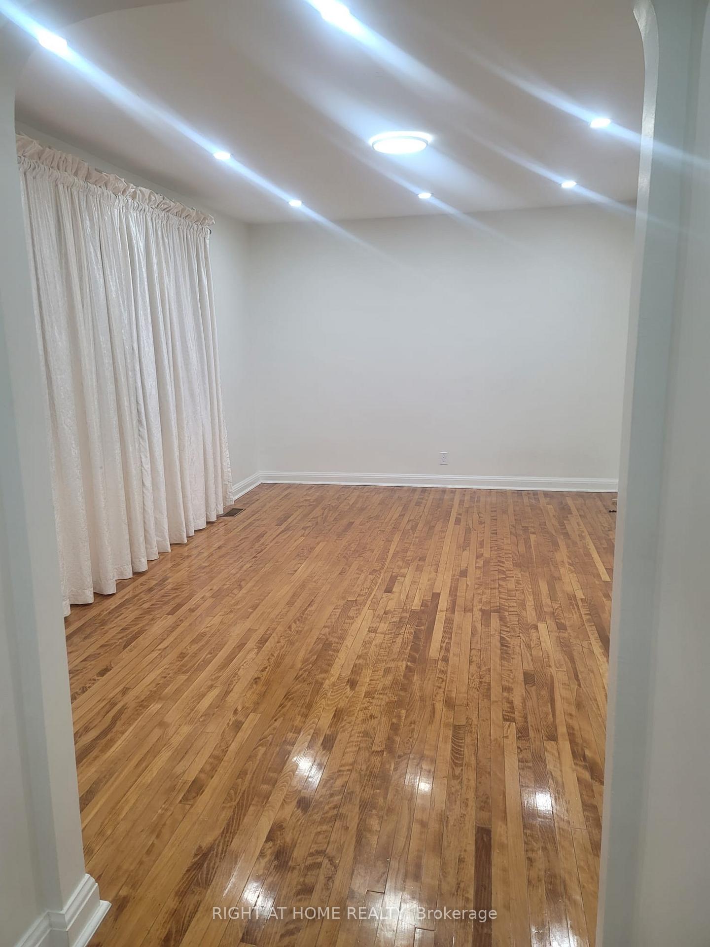 Photo 12 of 321 Cadillac Avenue S, Oshawa, Central — HOMEH