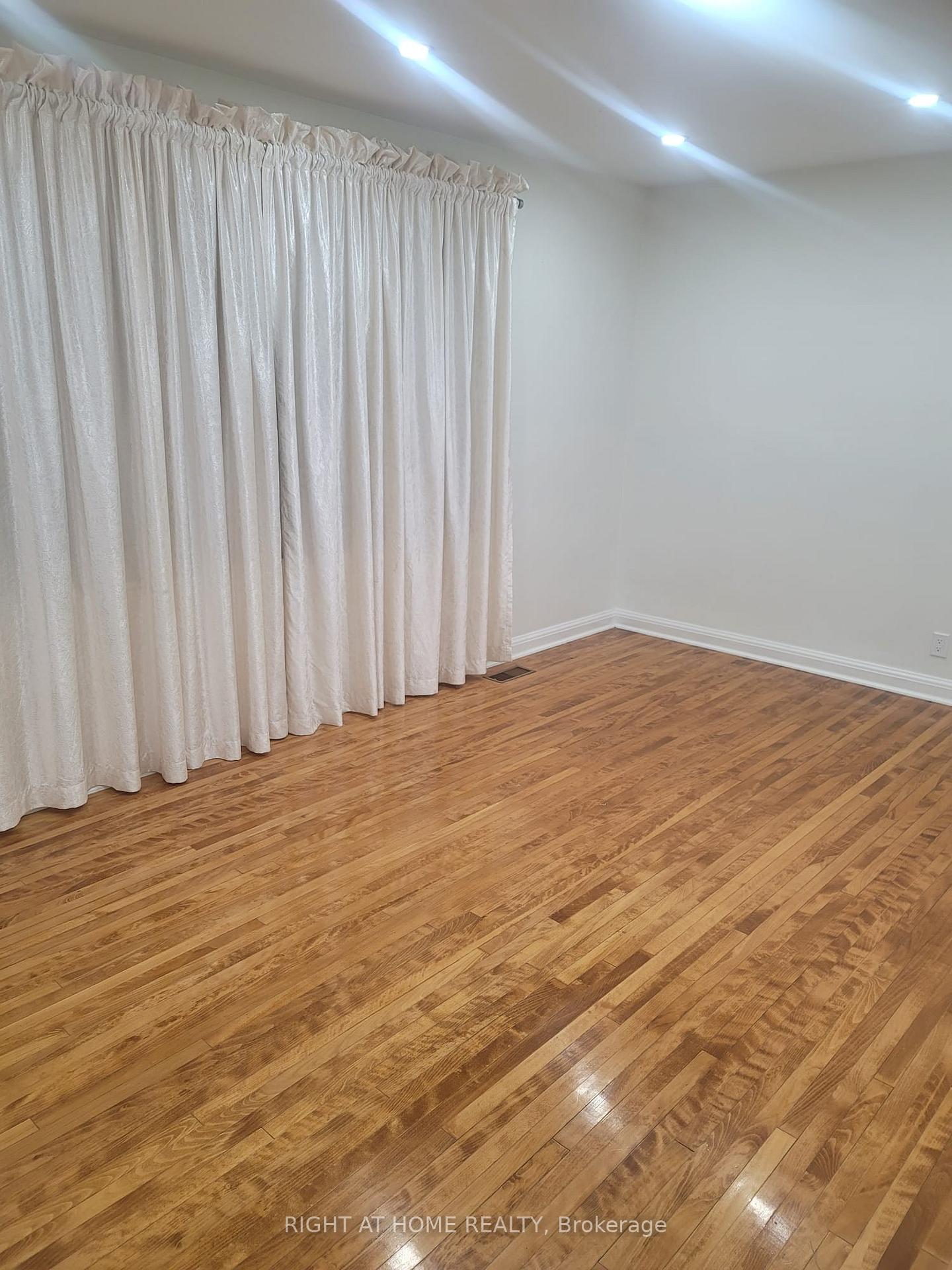 Photo 13 of 321 Cadillac Avenue S, Oshawa, Central — HOMEH