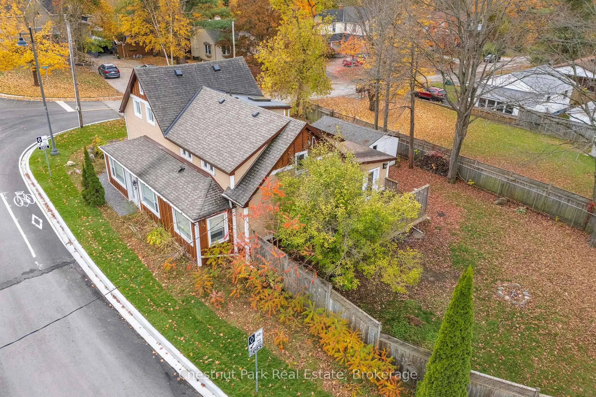 Photo 2 of 615 Bay Street, Gravenhurst, Muskoka (S) — HOMEH