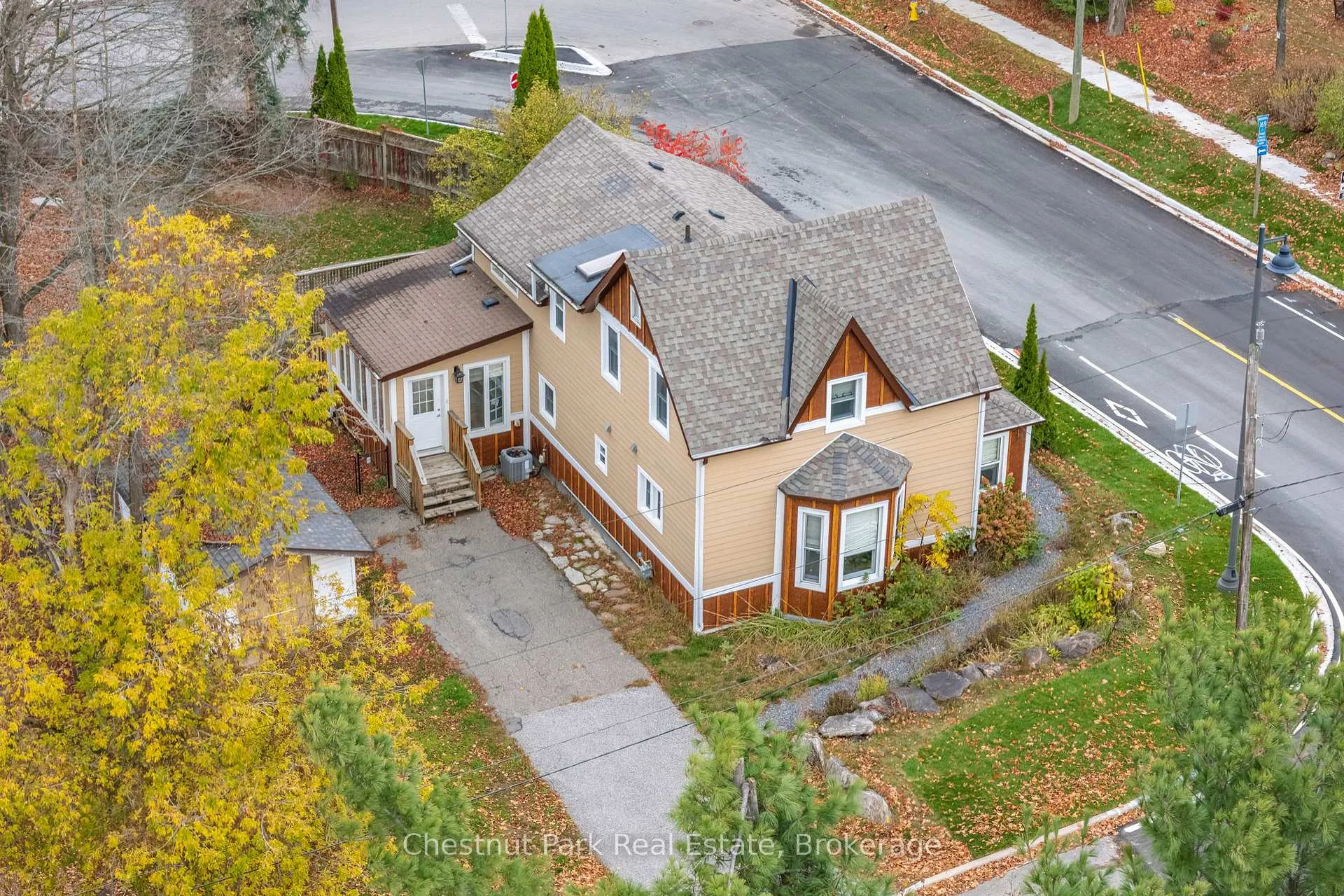 Photo 5 of 615 Bay Street, Gravenhurst, Muskoka (S) — HOMEH