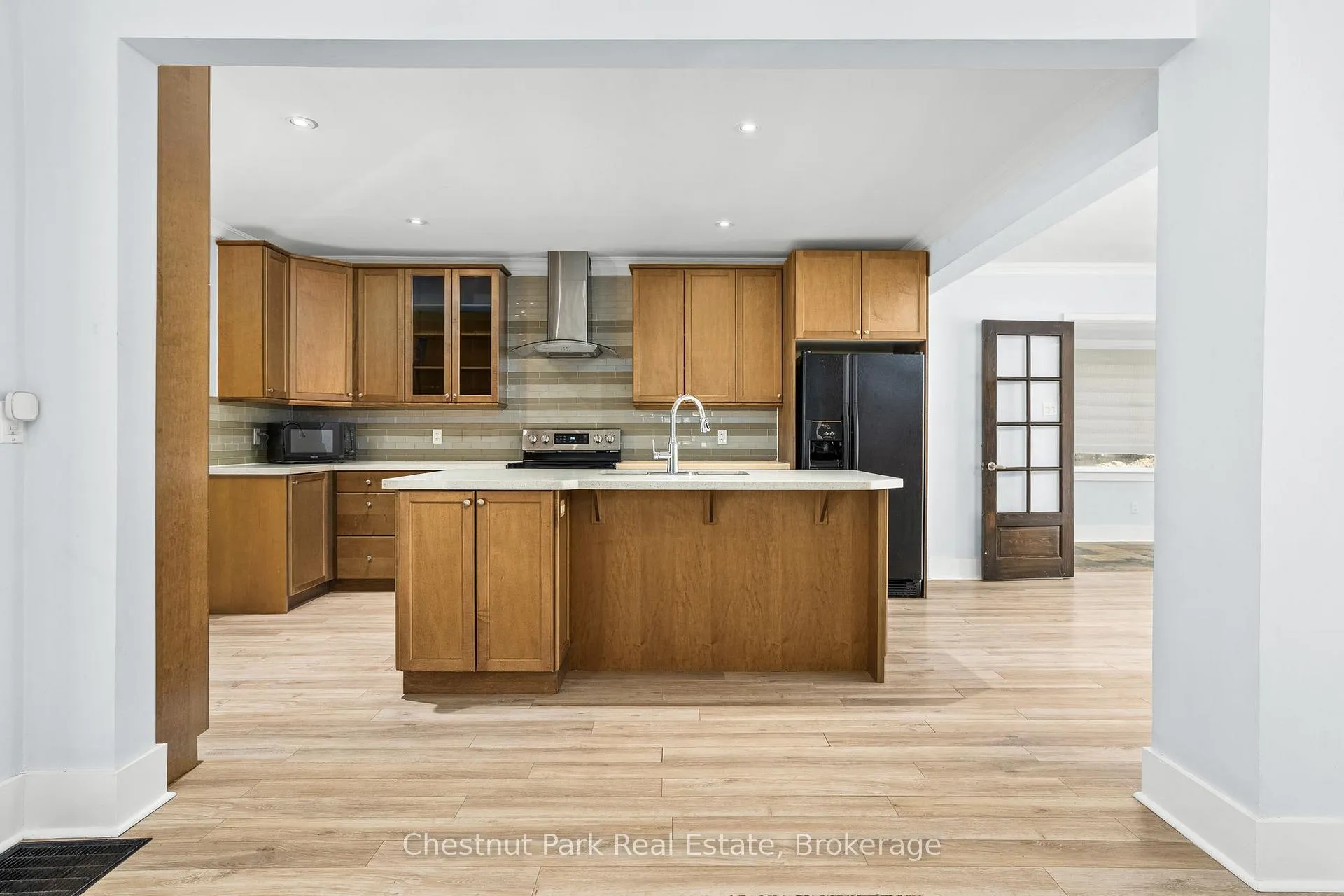 Photo 11 of 615 Bay Street, Gravenhurst, Muskoka (S) — HOMEH