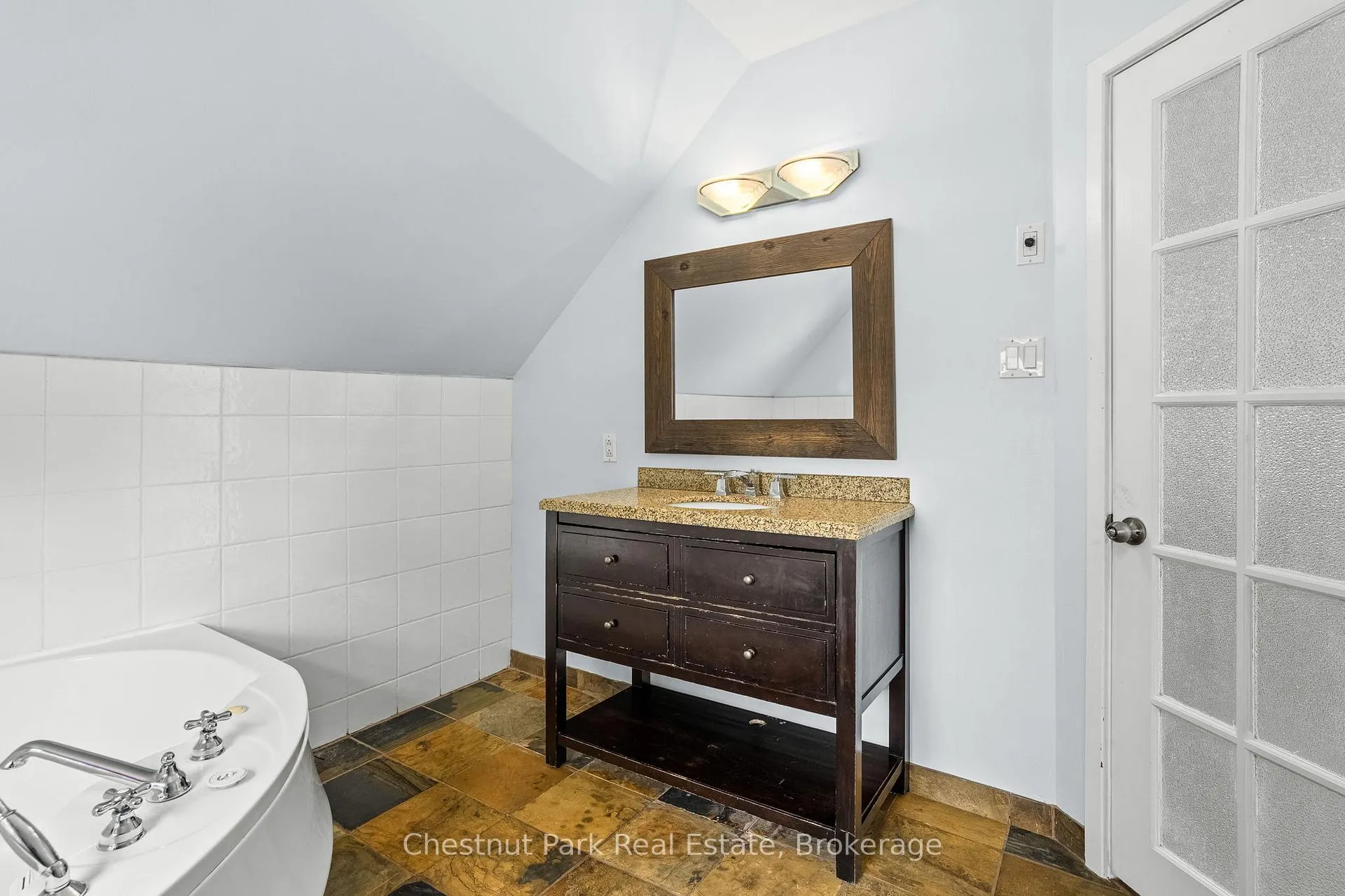 Photo 31 of 615 Bay Street, Gravenhurst, Muskoka (S) — HOMEH
