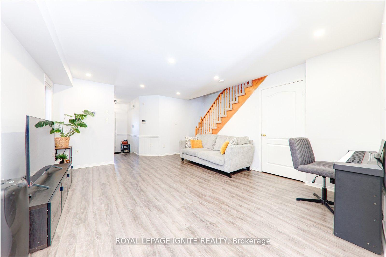 Photo 8 of 355 Sparrow Circle, Pickering, Highbush — HOMEH
