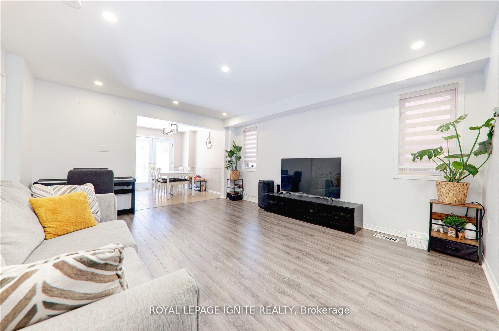 Photo 10 of 355 Sparrow Circle, Pickering, Highbush — HOMEH