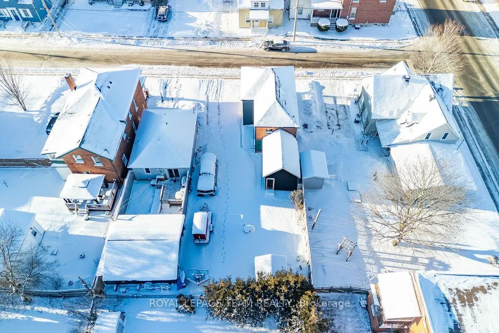 Photo 3 of 47 Bonnechere Street N, Renfrew — HOMEH