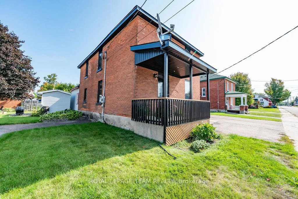 Photo 5 of 47 Bonnechere Street N, Renfrew — HOMEH