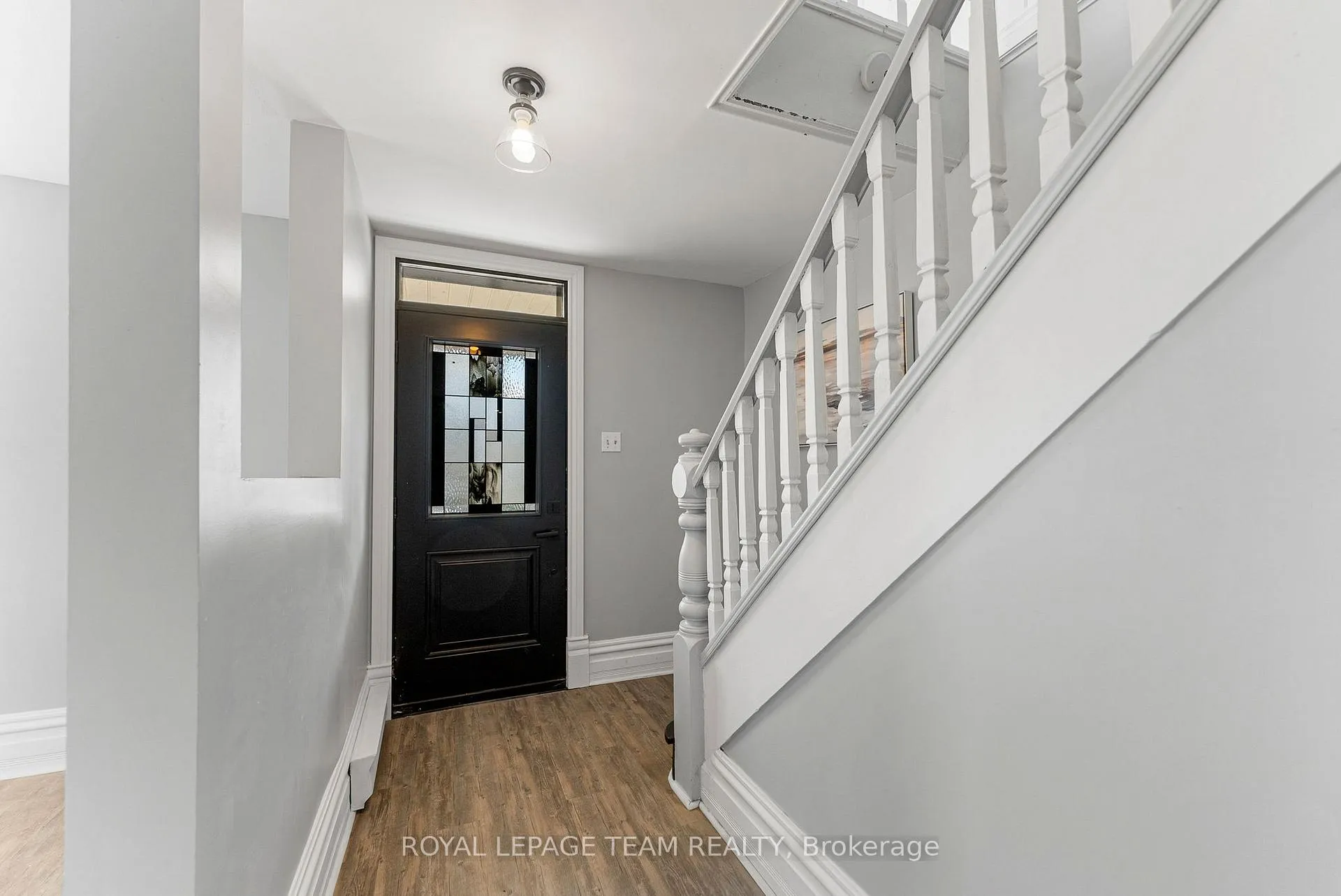 Photo 7 of 47 Bonnechere Street N, Renfrew — HOMEH