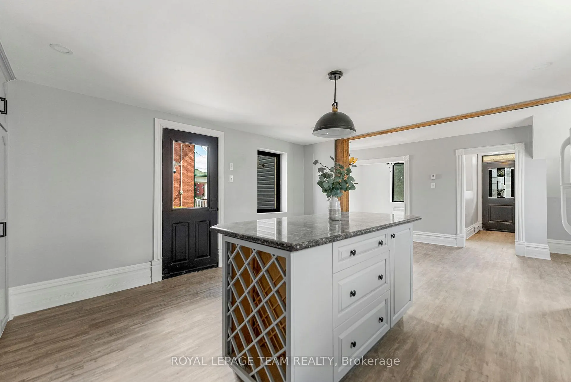 Photo 16 of 47 Bonnechere Street N, Renfrew — HOMEH