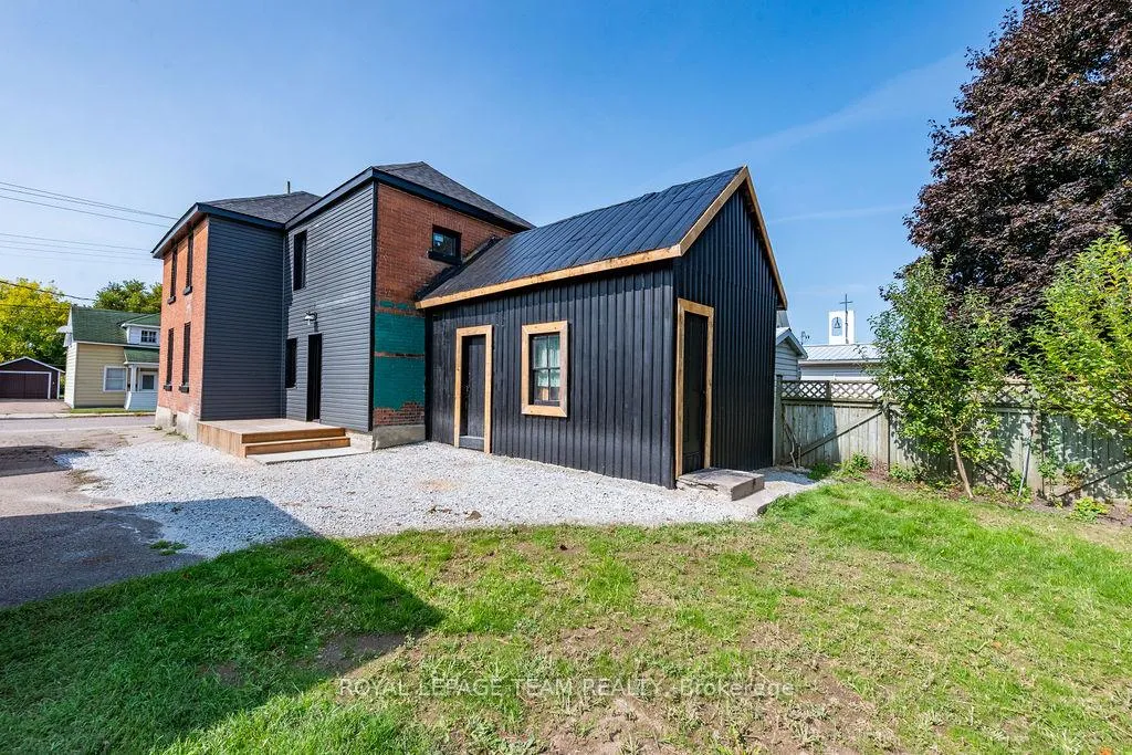Photo 30 of 47 Bonnechere Street N, Renfrew — HOMEH