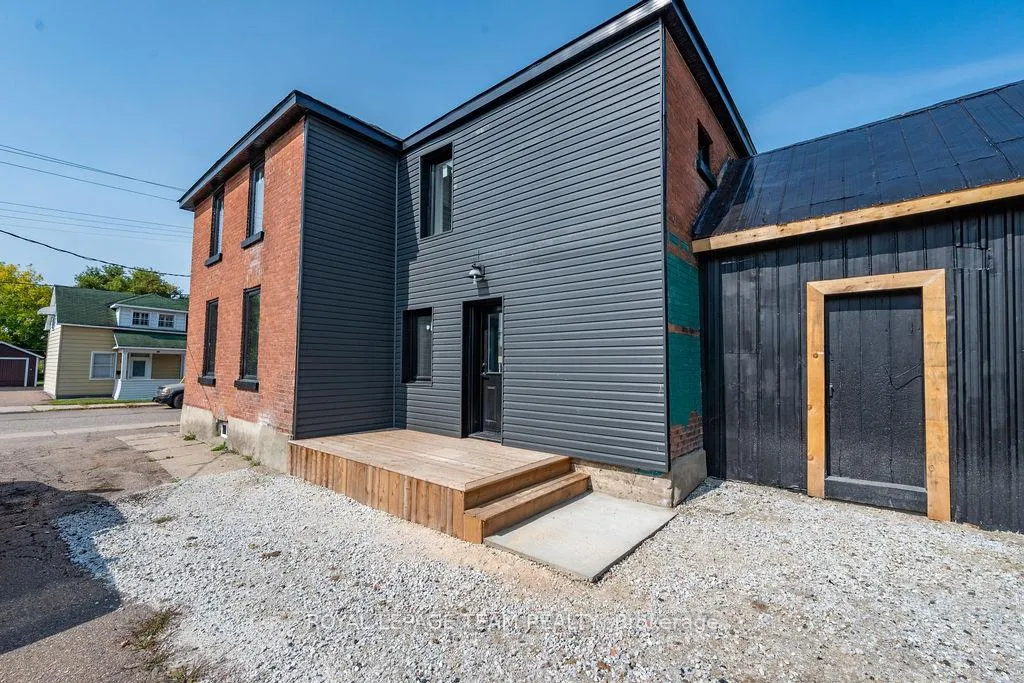 Photo 31 of 47 Bonnechere Street N, Renfrew — HOMEH