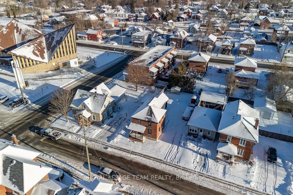 Photo 35 of 47 Bonnechere Street N, Renfrew — HOMEH