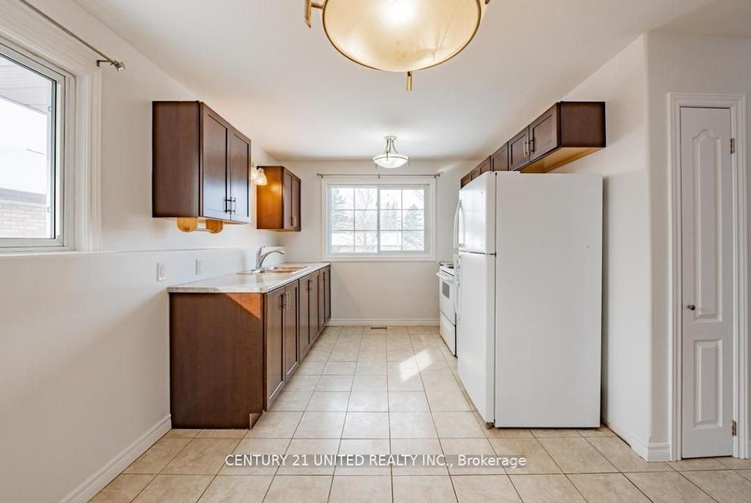 Photo 4 of Unit Upper, 509 Raymond Street, Peterborough, Northcrest Ward 5 — HOMEH