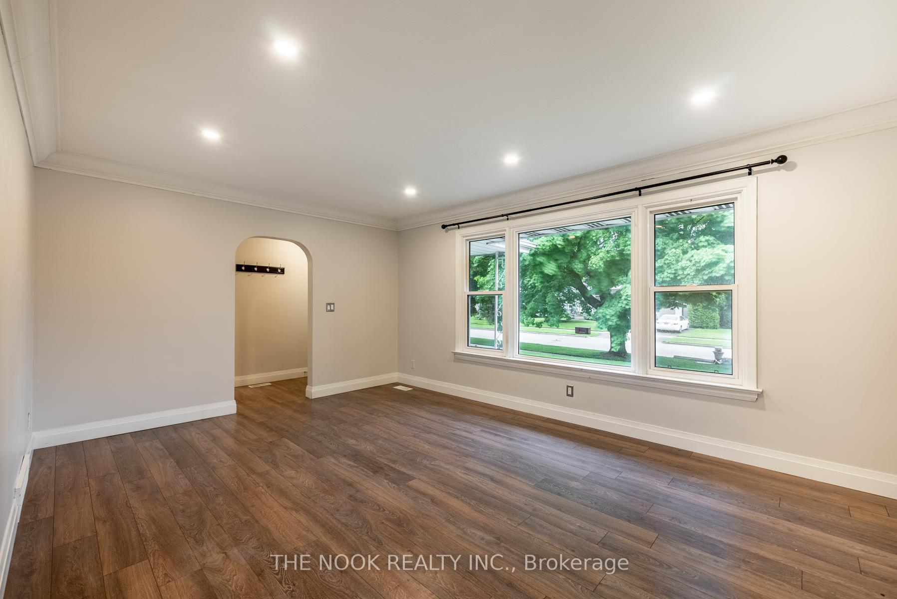 Photo 5 of 866 Regent Drive, Oshawa, Eastdale — HOMEH