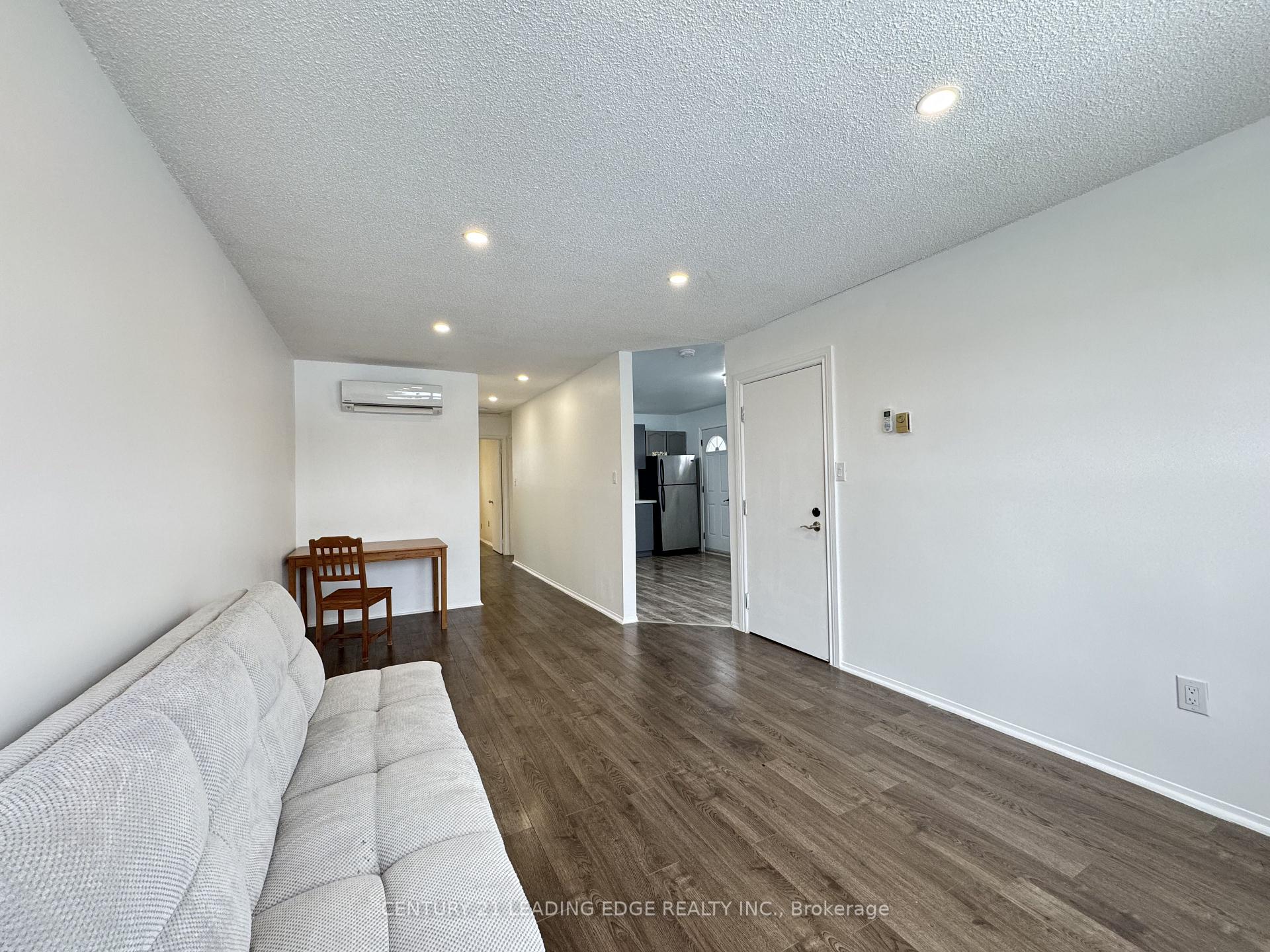 Front of Unit Upper, 29 Wellington Avenue E