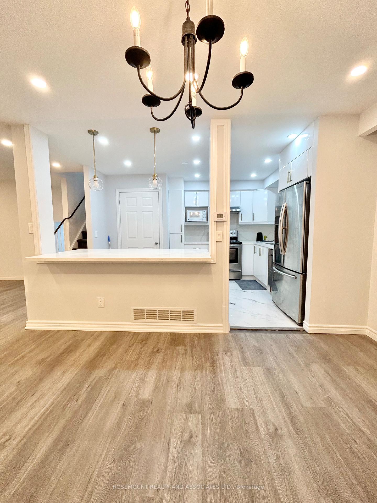 Photo 2 of 220 Ascot Court, Oshawa, Eastdale — HOMEH