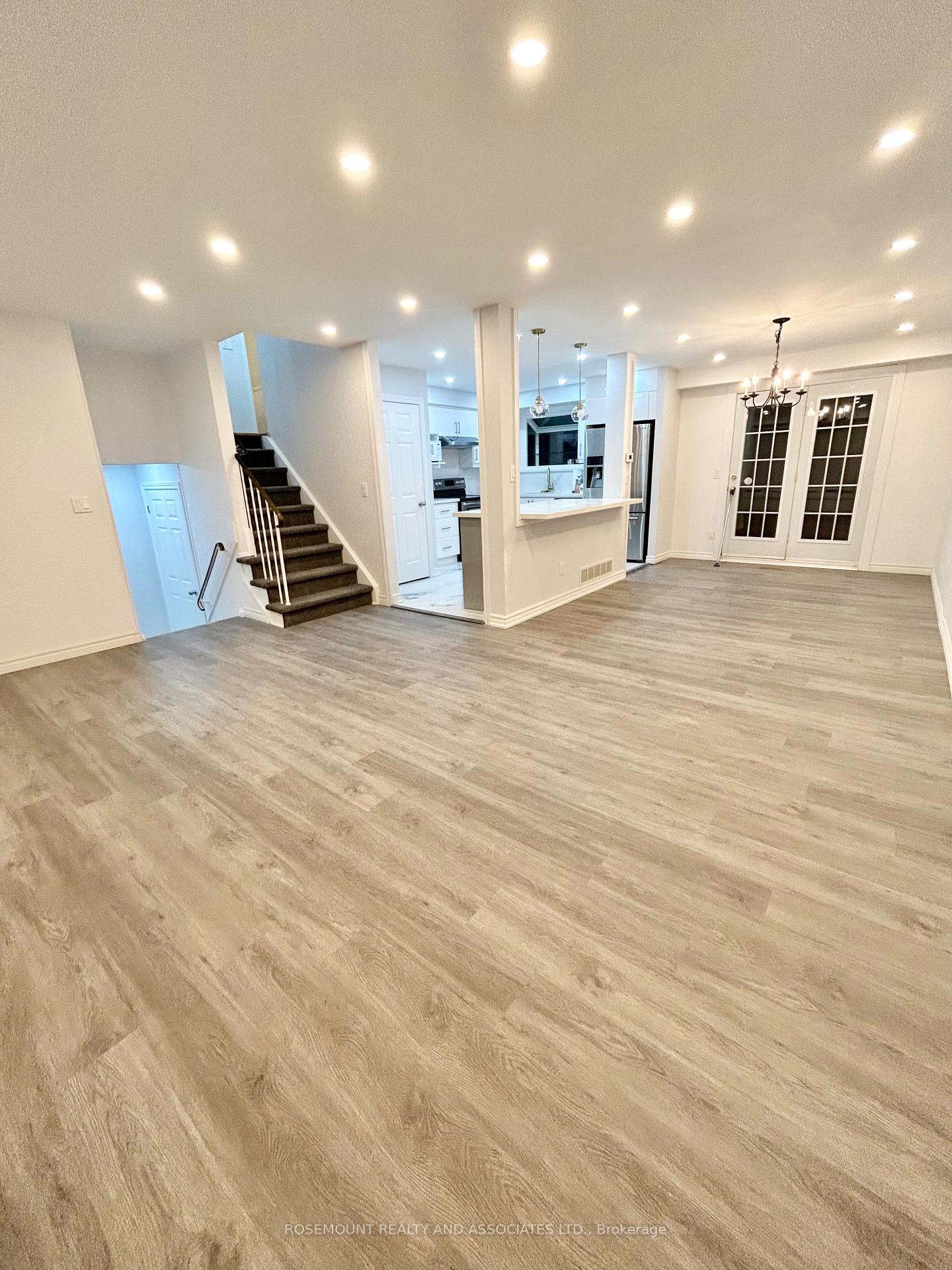 Photo 3 of 220 Ascot Court, Oshawa, Eastdale — HOMEH