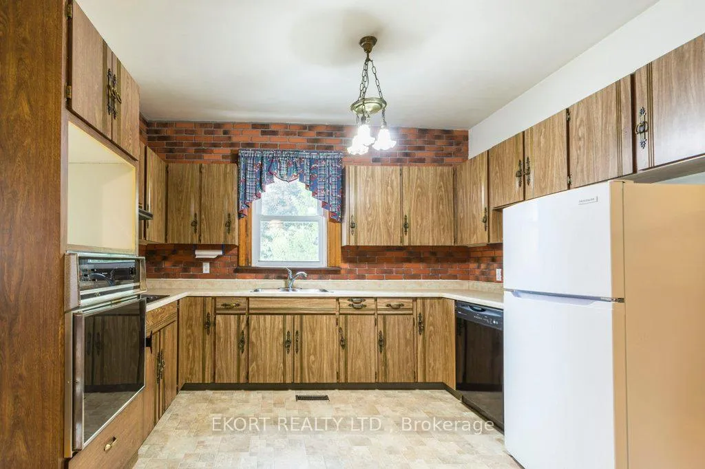 Photo 16 of 2422 County Rd 3, Prince Edward County, Ameliasburg Ward — HOMEH