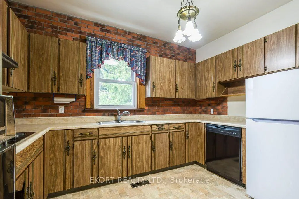 Photo 17 of 2422 County Rd 3, Prince Edward County, Ameliasburg Ward — HOMEH
