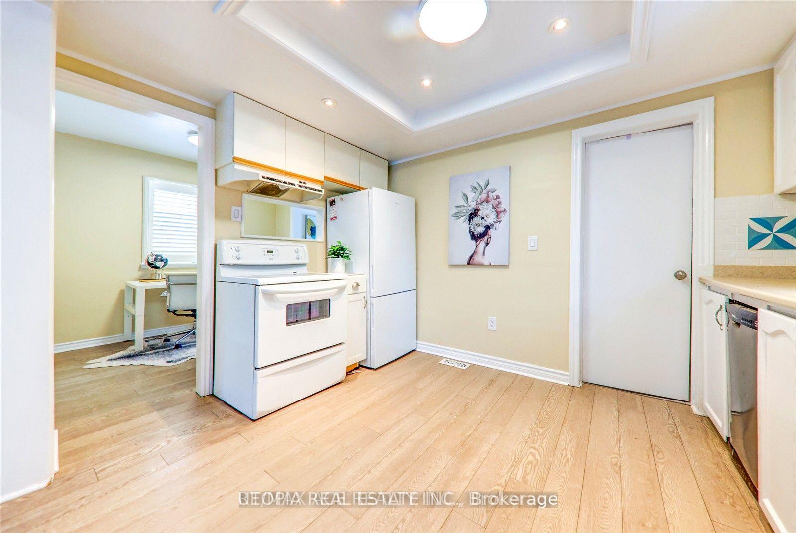 Photo 8 of 740 Hillview Crescent, Pickering, West Shore — HOMEH