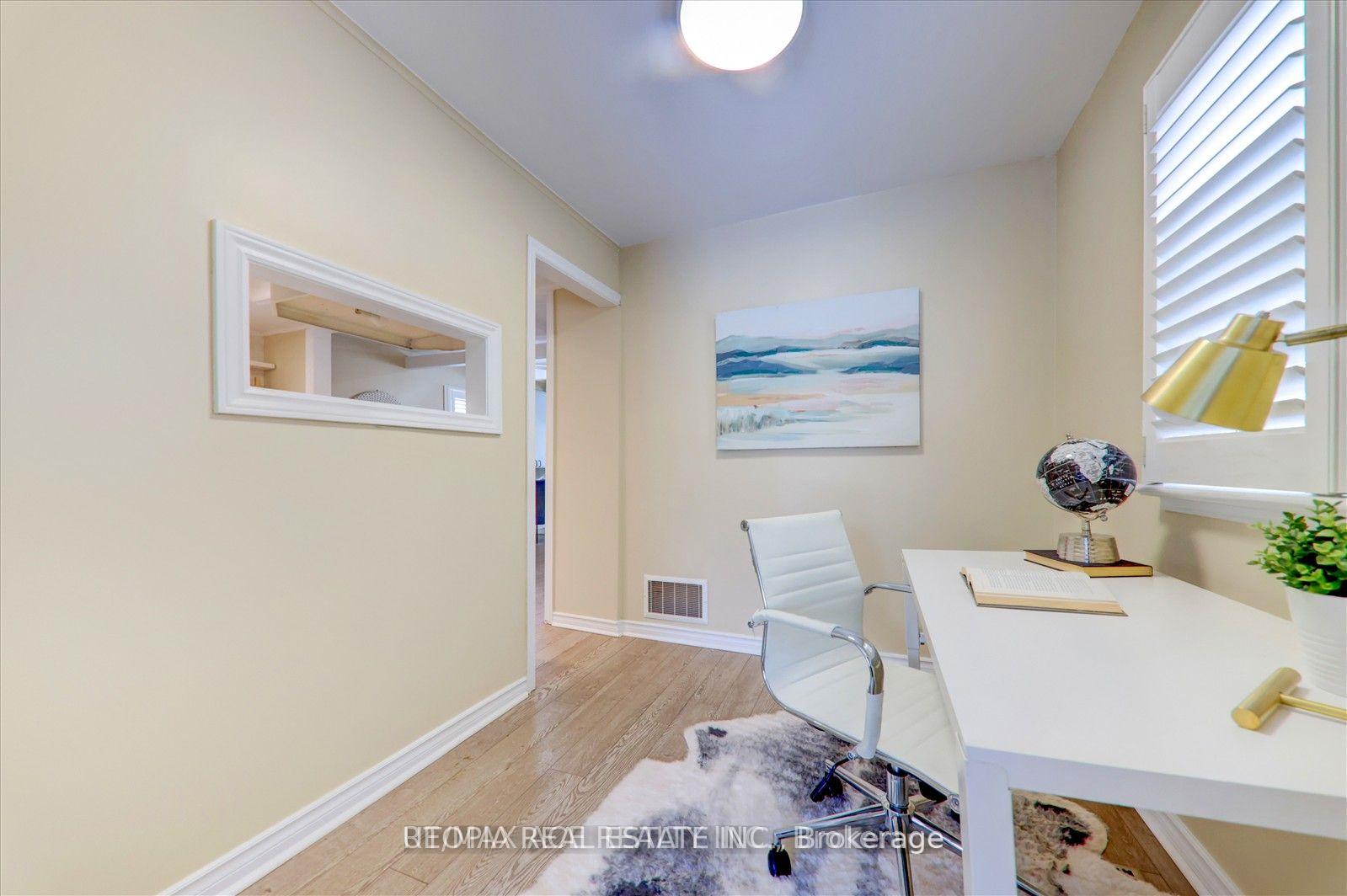 Photo 13 of 740 Hillview Crescent, Pickering, West Shore — HOMEH