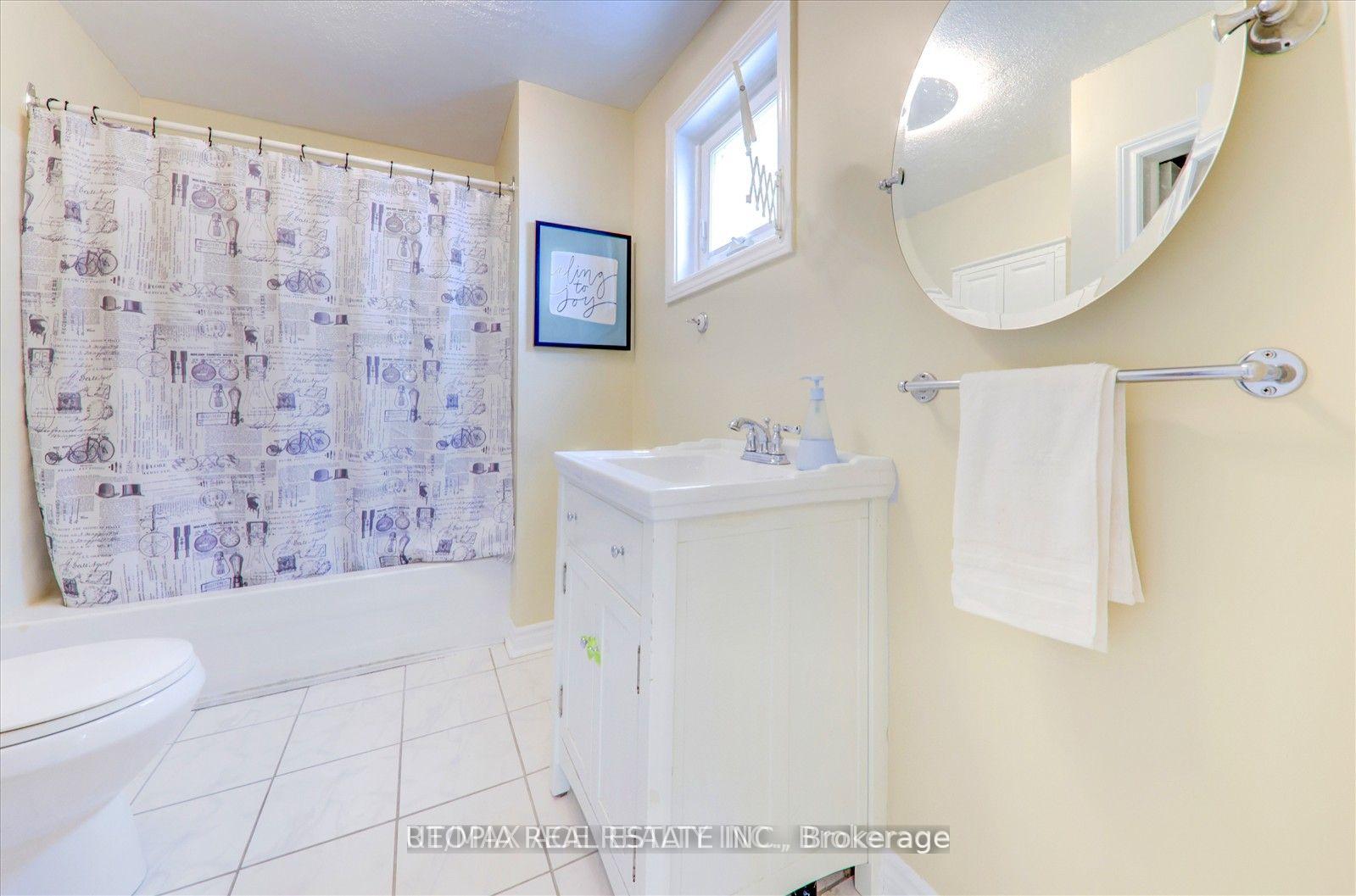 Photo 16 of 740 Hillview Crescent, Pickering, West Shore — HOMEH