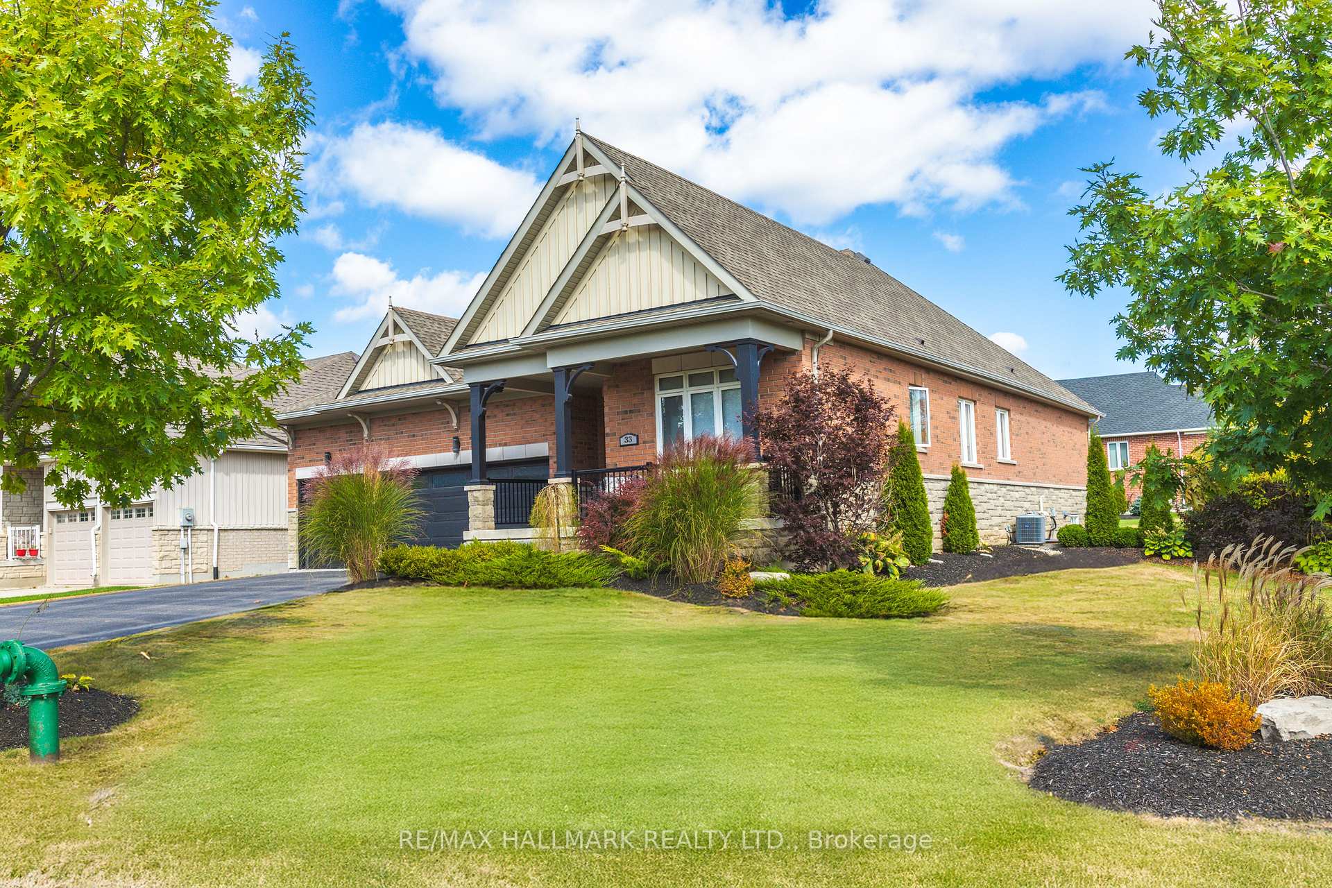 Photo 2 of 33 Aberfoyle Mill Crescent, Puslinch, Aberfoyle — HOMEH