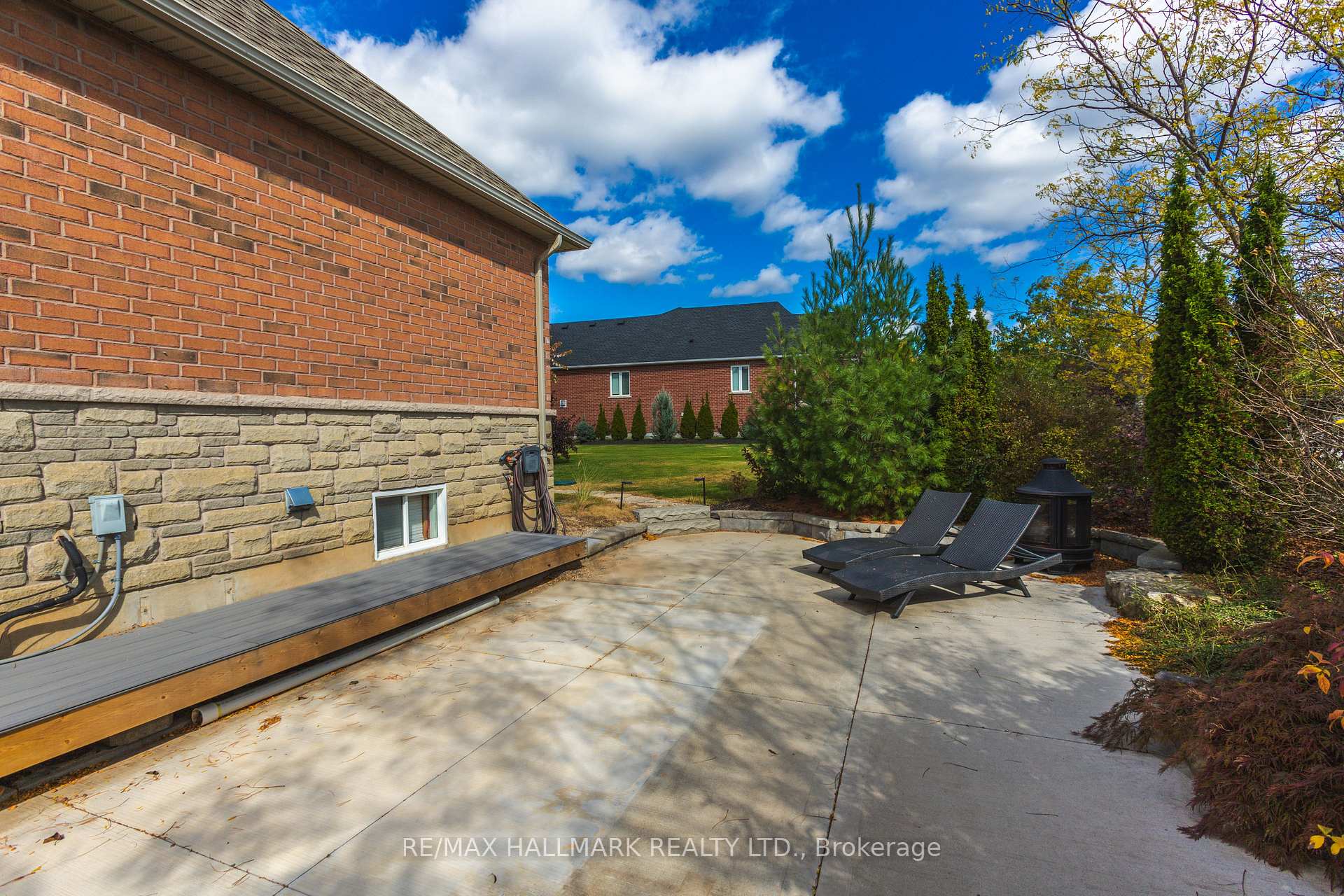 Photo 42 of 33 Aberfoyle Mill Crescent, Puslinch, Aberfoyle — HOMEH
