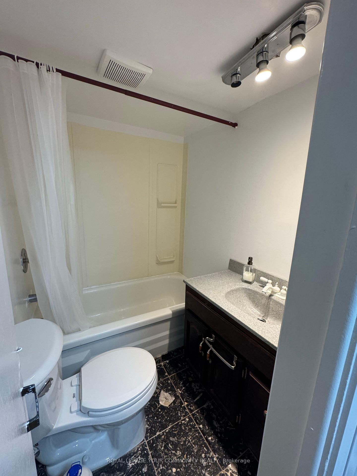 Photo 4 of 719 Kingfisher Drive N, Pickering, Bay Ridges — HOMEH