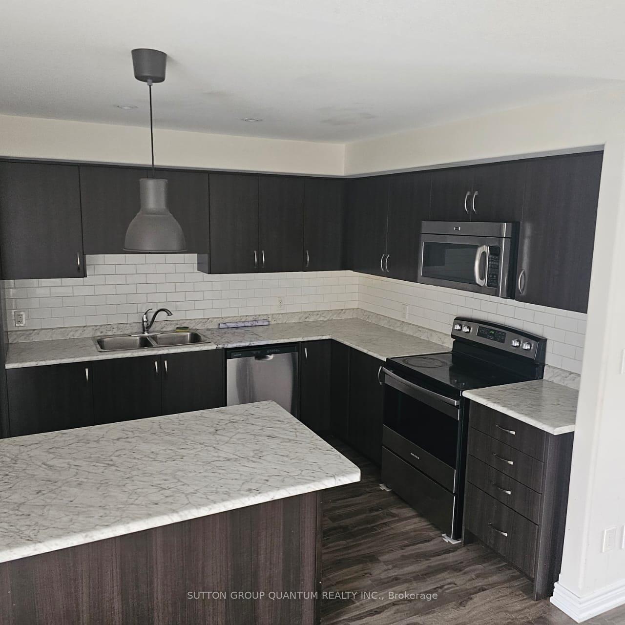 Photo 2 of 903 Broadway Boulevard, Peterborough, Northcrest Ward 5 — HOMEH