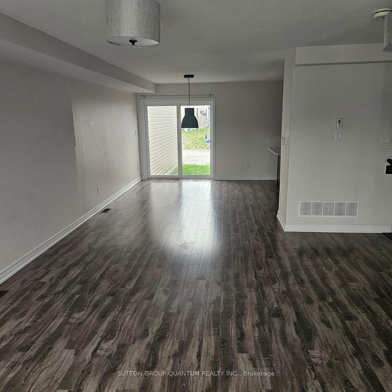 Photo 4 of 903 Broadway Boulevard, Peterborough, Northcrest Ward 5 — HOMEH