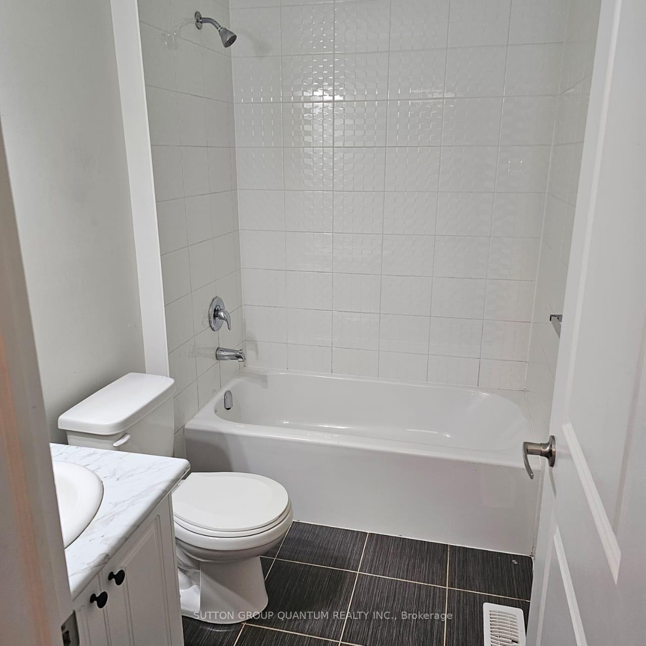 Photo 11 of 903 Broadway Boulevard, Peterborough, Northcrest Ward 5 — HOMEH