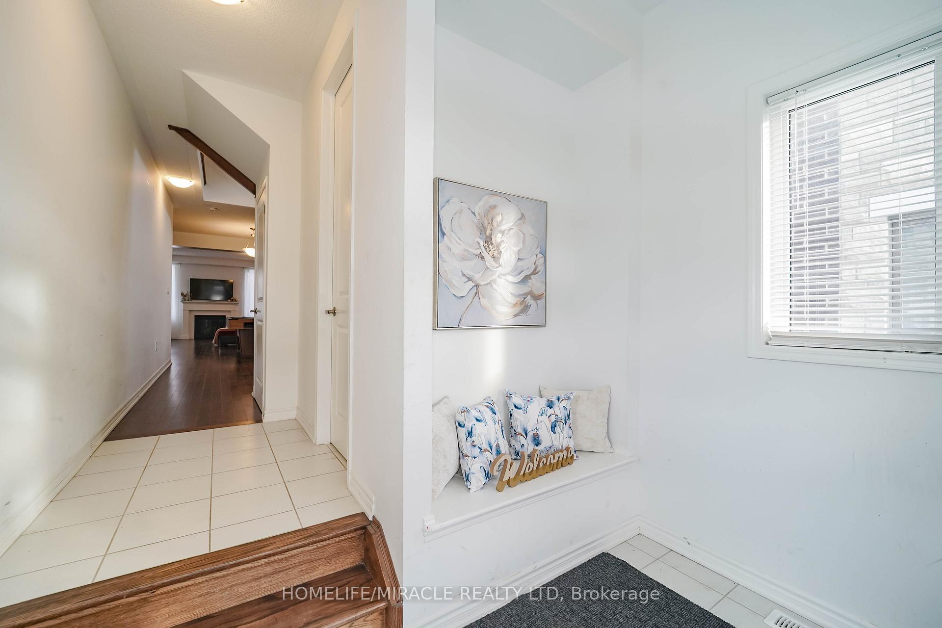 Photo 3 of 2823 Foxden Square, Pickering, Rural Pickering — HOMEH