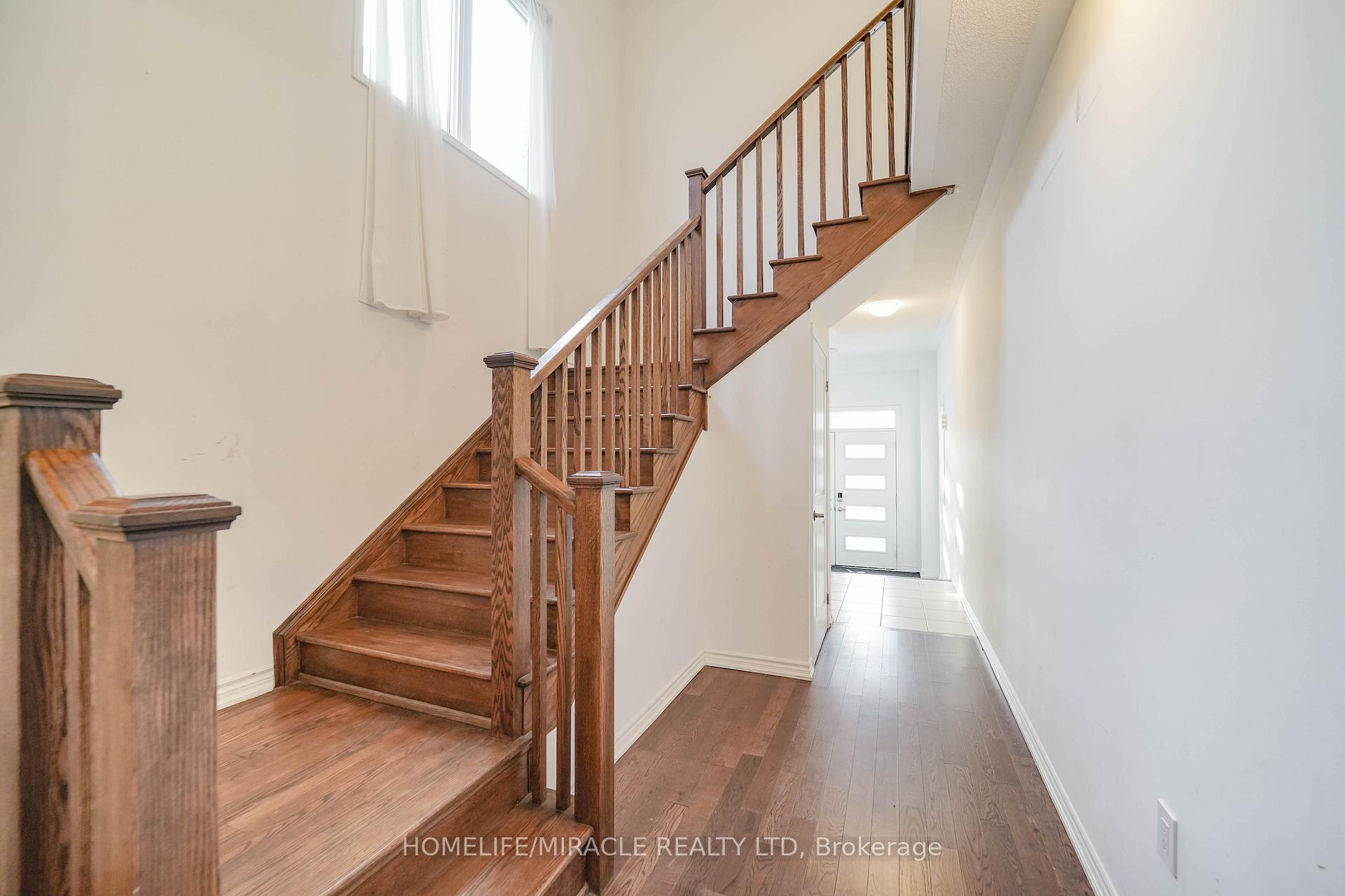 Photo 4 of 2823 Foxden Square, Pickering, Rural Pickering — HOMEH