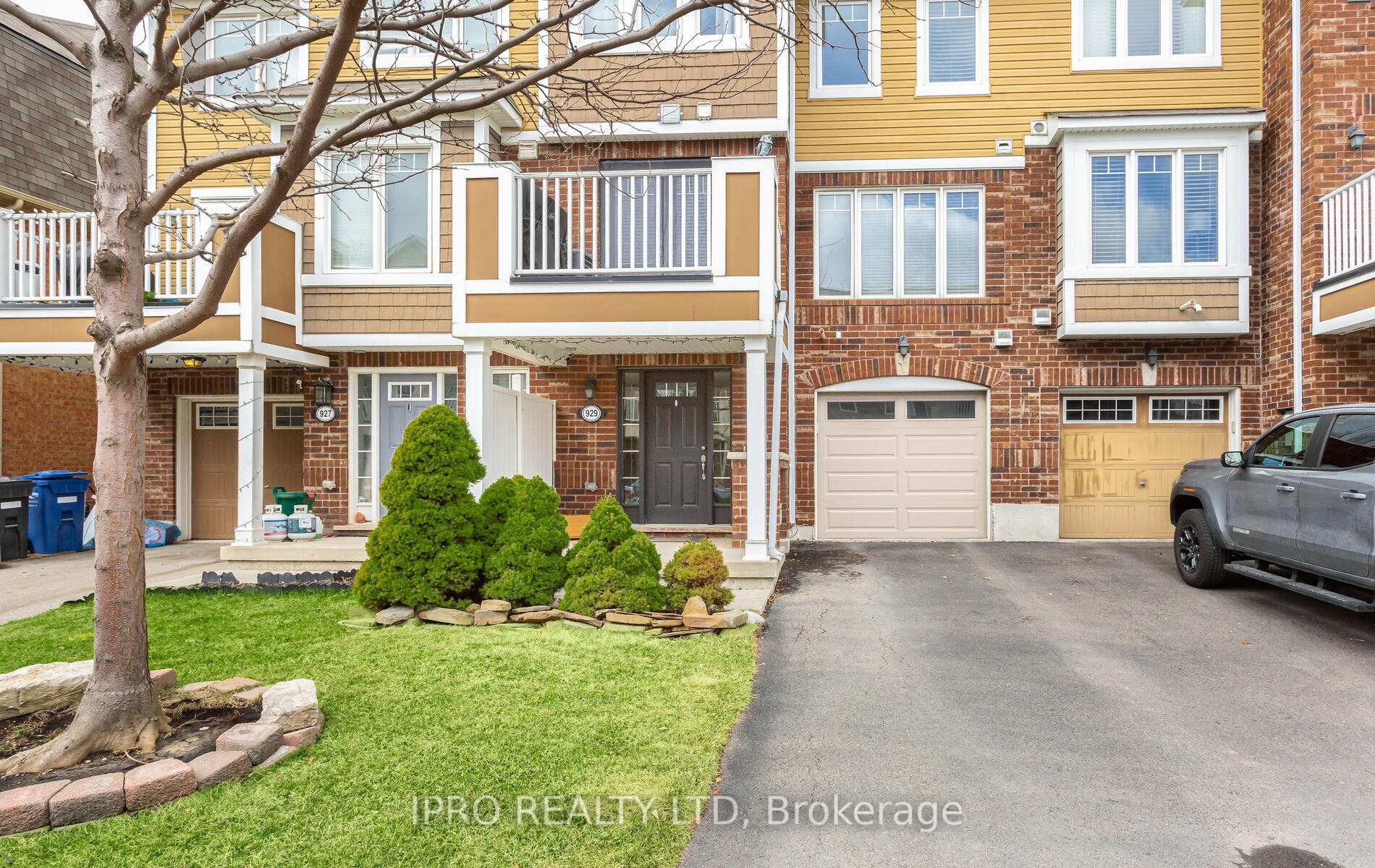 Photo 2 of 929 Nadalin Heights, Milton, Willmott — HOMEH