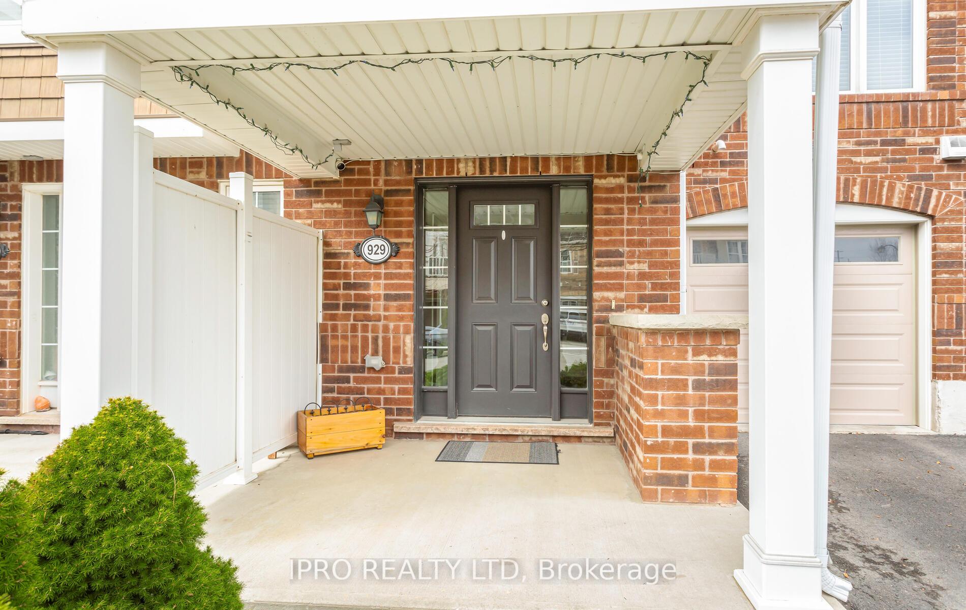 Photo 4 of 929 Nadalin Heights, Milton, Willmott — HOMEH